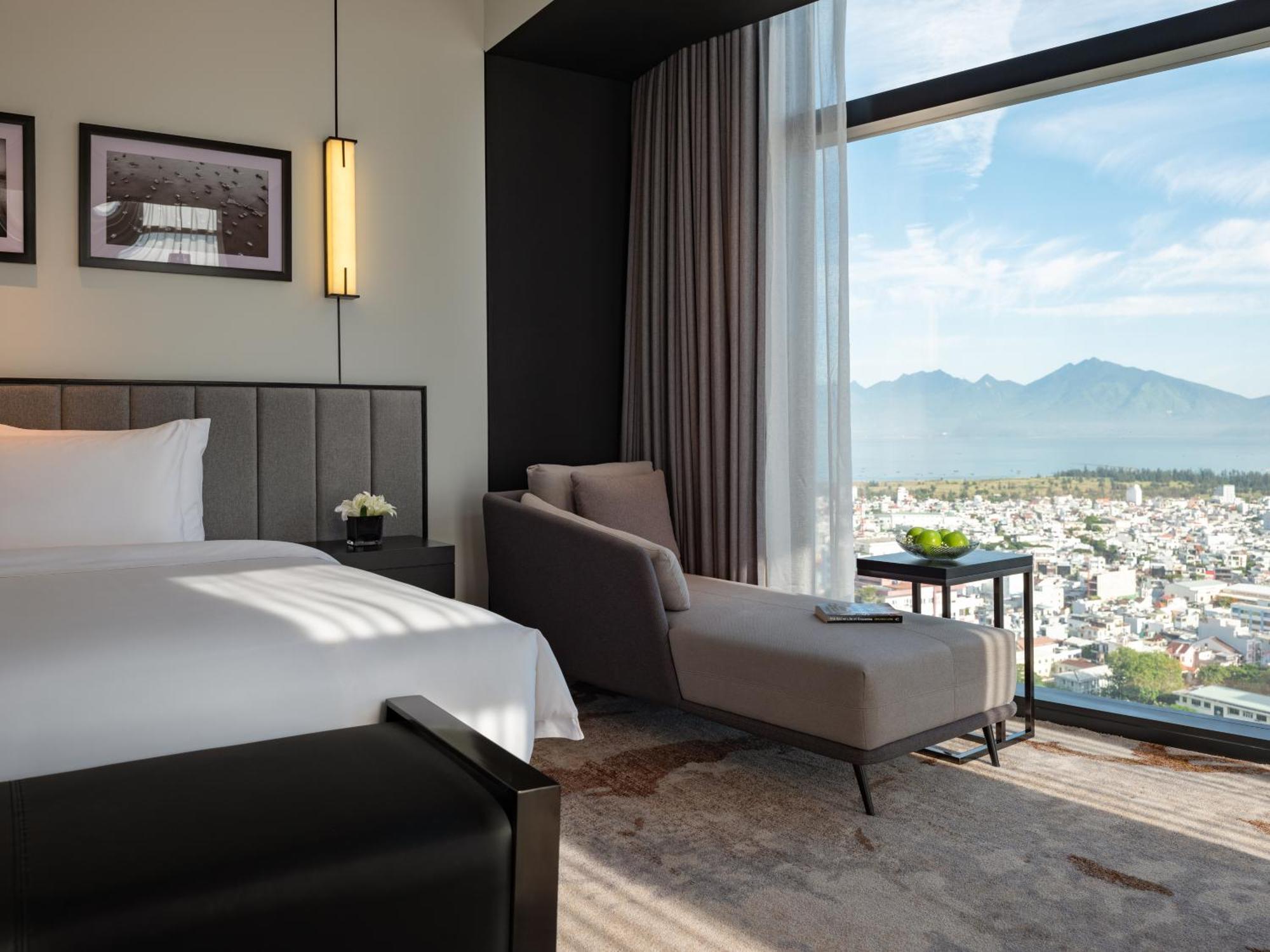 Crowne Plaza Danang City Centre By Ihg Exterior photo